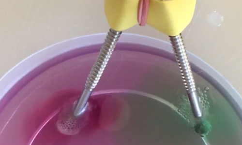 Electrolysis in action